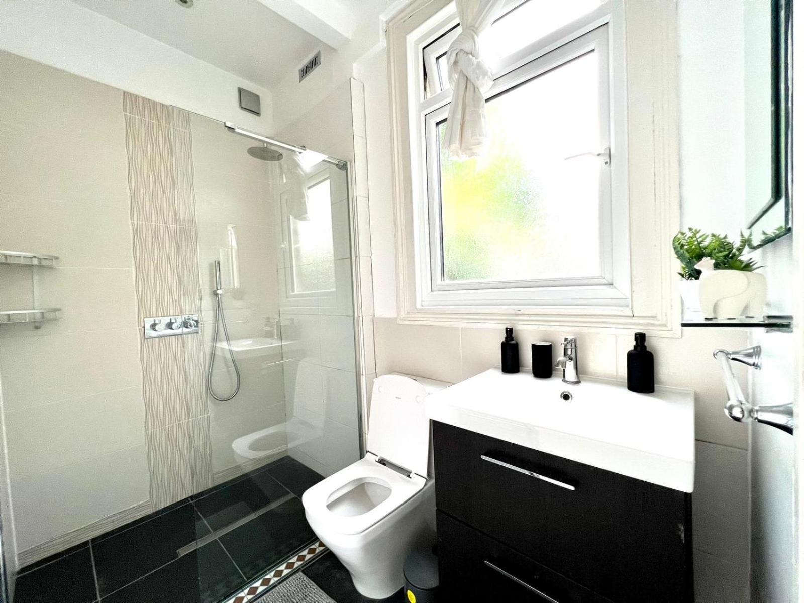 The Red Door House Homestay London
